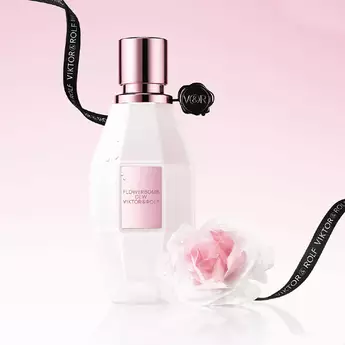 Flowerbomb Dew with black ribbon