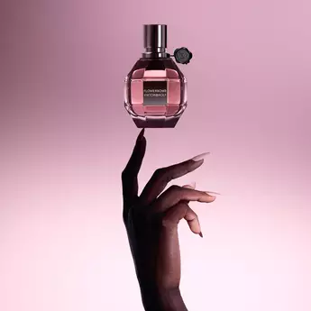 Flowerbomb Eau de Parfume surrounded by ribbon and flower